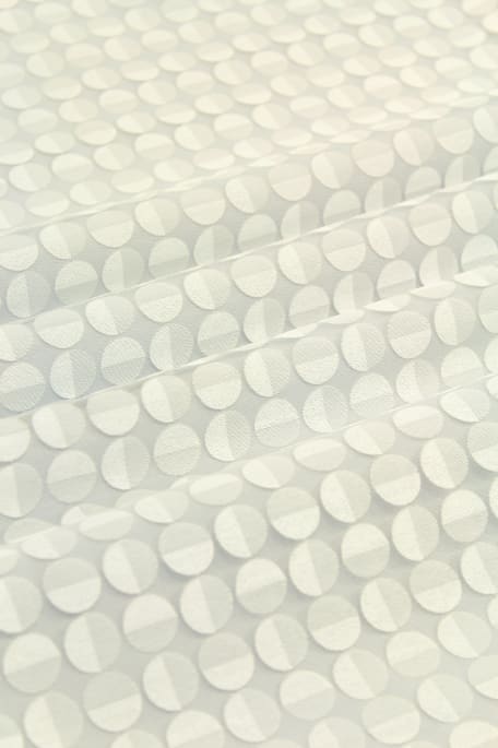 VÄLÄHDYS valkoinen