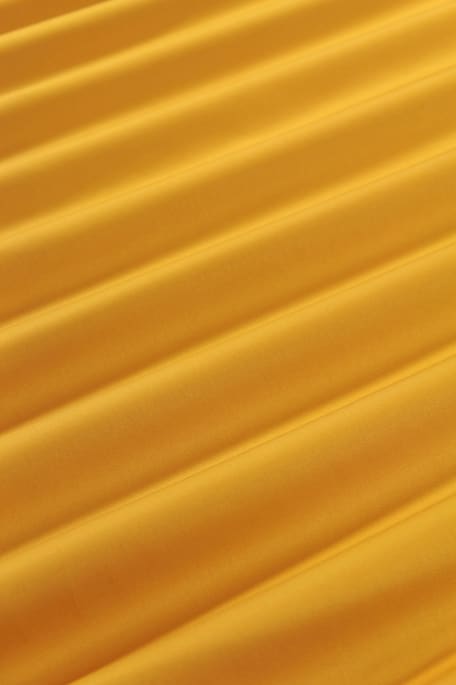 MALLORCA 3 tummakeltainen