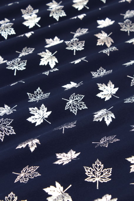 METALLILEHDET tummaharmaa