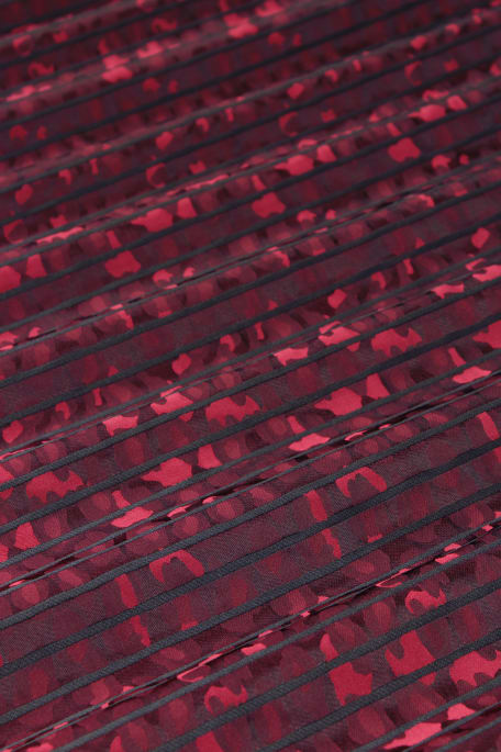 MARGA tummanpunainen