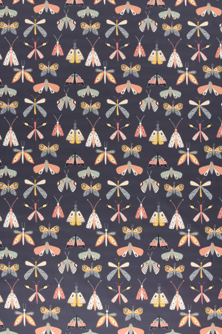 PERHOSTELLEN tummaharmaa