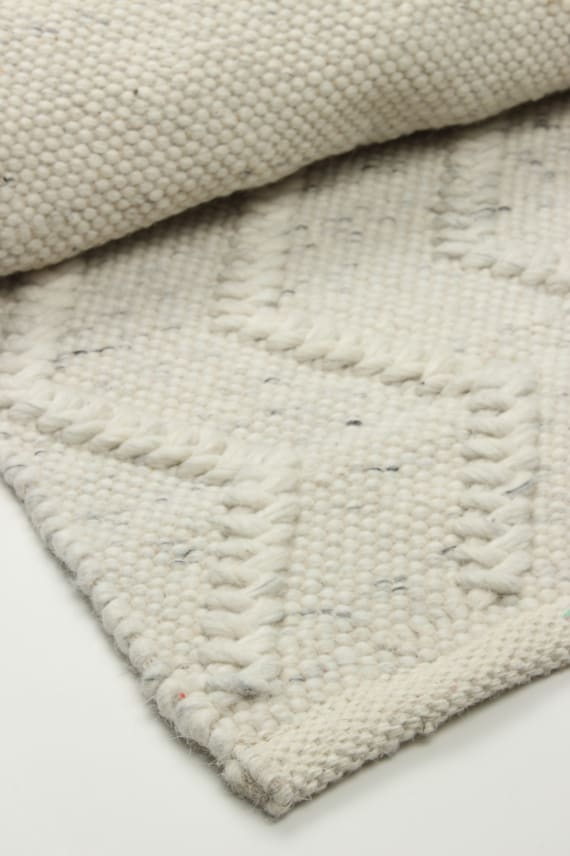 WAVES -matto 80x150 cm luonnonvalkoinen