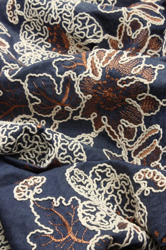 EVIE -brodeerattu tummansininen