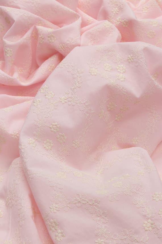 EMILIE -brodeerattu vaaleanpunainen