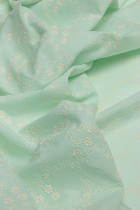 EMILIE -brodeerattu vaaleaturkoosi