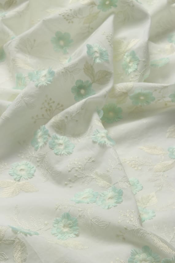 ELINA -brodeerattu vaaleaturkoosi