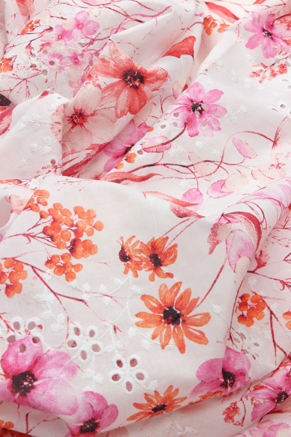 EDEN -brodeerattu punainen