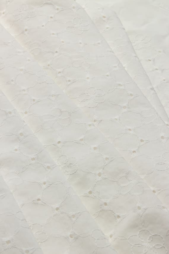 ELIISA -brodeerattu valkoinen