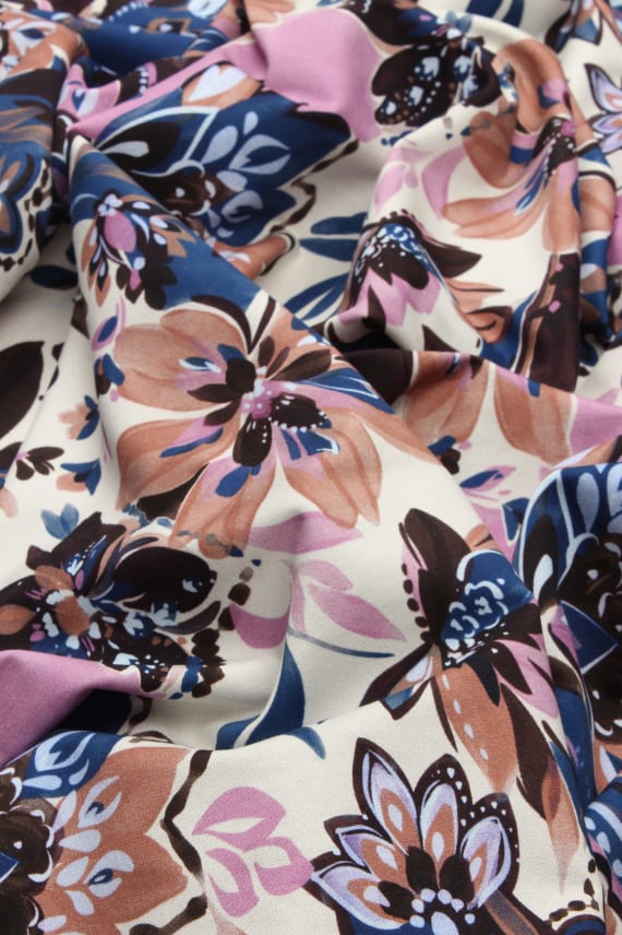 VALMA -college vaaleanpunainen