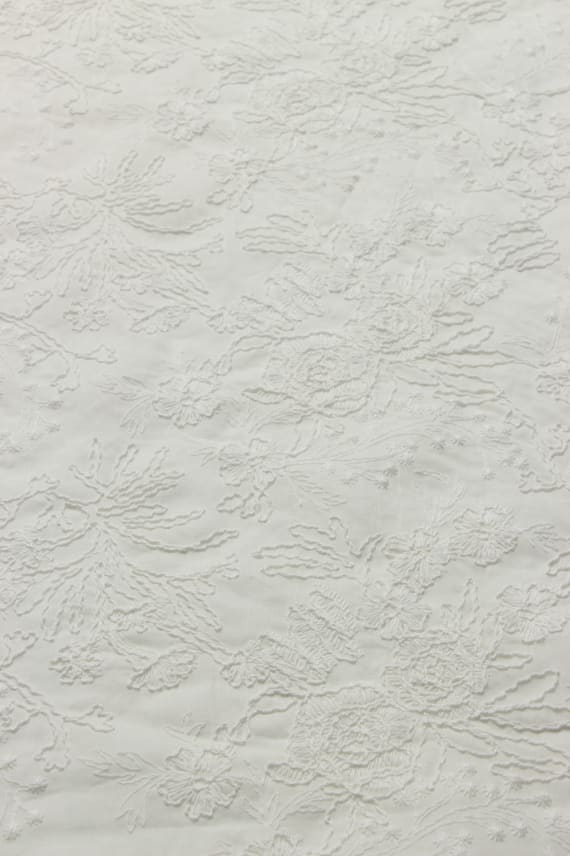 EILA -brodeerattu valkoinen