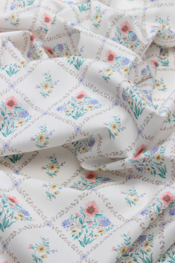 FOLKSY FLOWERS valkoinen