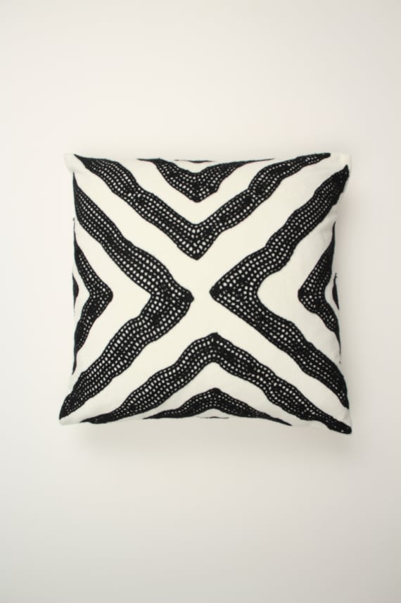 AALLOKKO -tyynynpäällinen musta