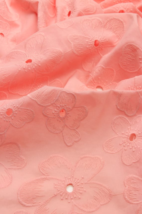 NOMI -brodeerattu vaaleanpunainen