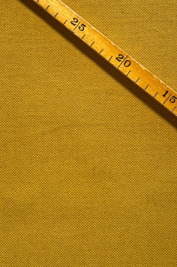 LINOTTO tummakeltainen