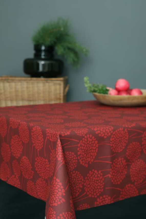 PIENET DAALIAT -kerni tummanpunainen