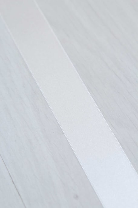 TUPLASATIININ. 25MM  25M luonnonvalkoinen